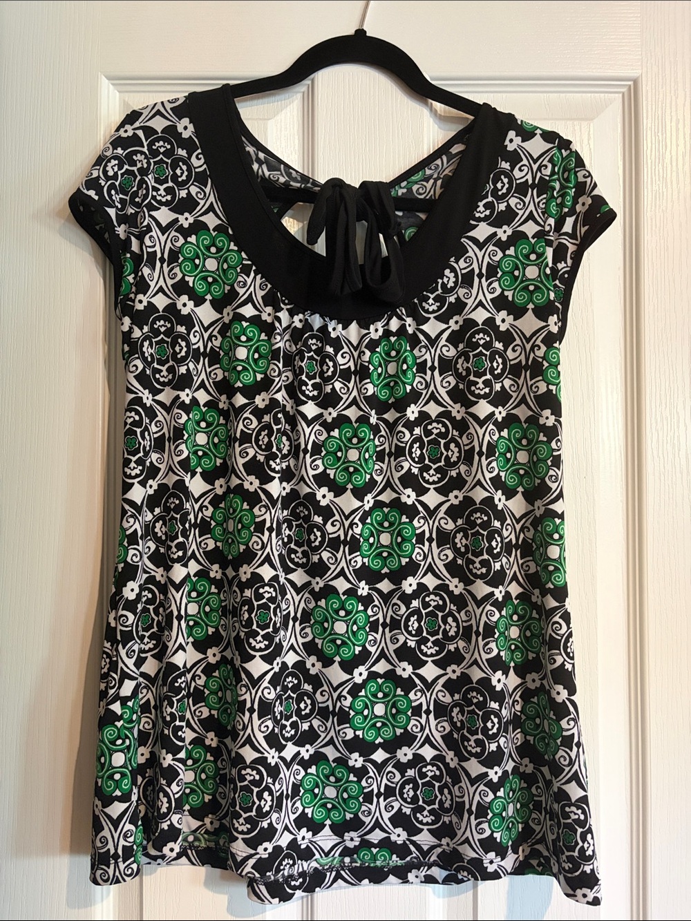 Gitano Black, White & Green Geometric Tie-Back Top